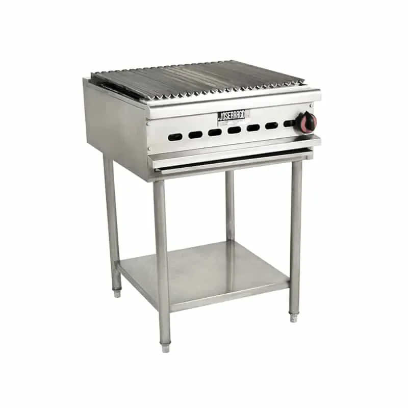 Asador industrial de acero inoxidable con parrilla ajustable.