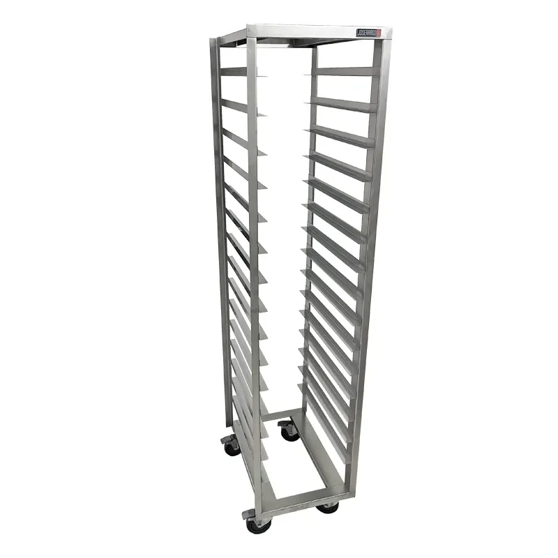 Carro de servicio con estantes metálicos y ruedas.