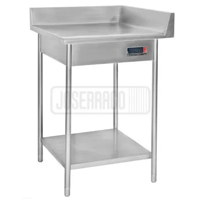 Mesa de trabajo en acero inoxidable, cocina industrial.